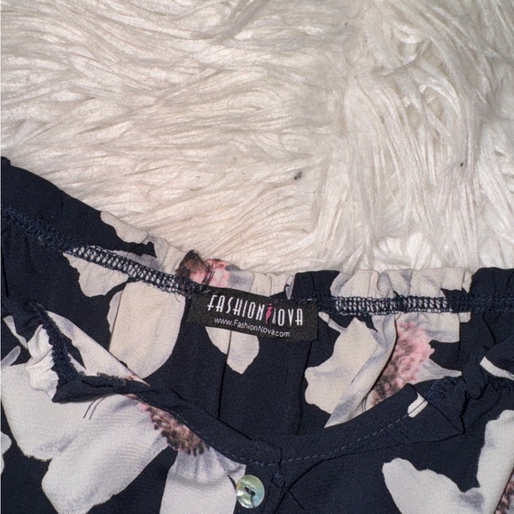 Fashion Nova Floral Top - Picture 2 of 6